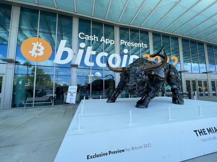 Bitcoin 2022: что происходит на главной конференции года?